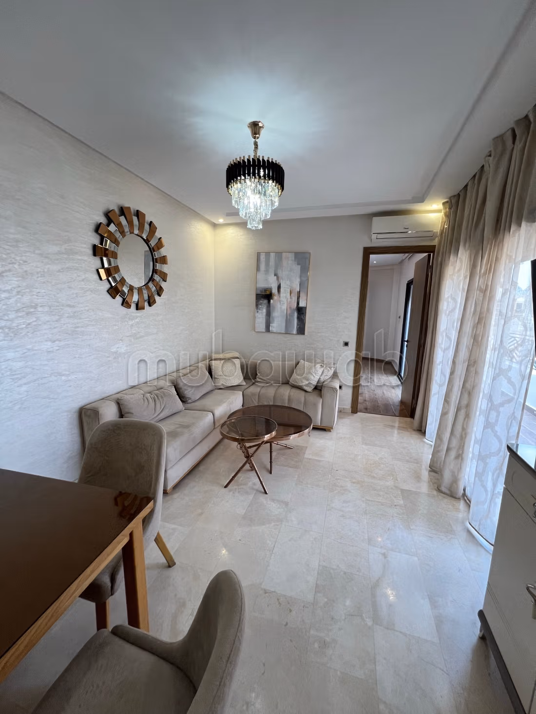Location d'un appartement à Hermitage. 
Surface totale 63 m². 
Meublé