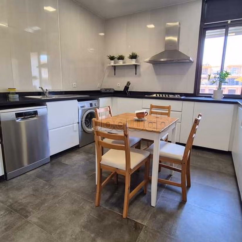 Appartamento in Affitto di 197.0 m² a Dar Bouazza, Tamaris1