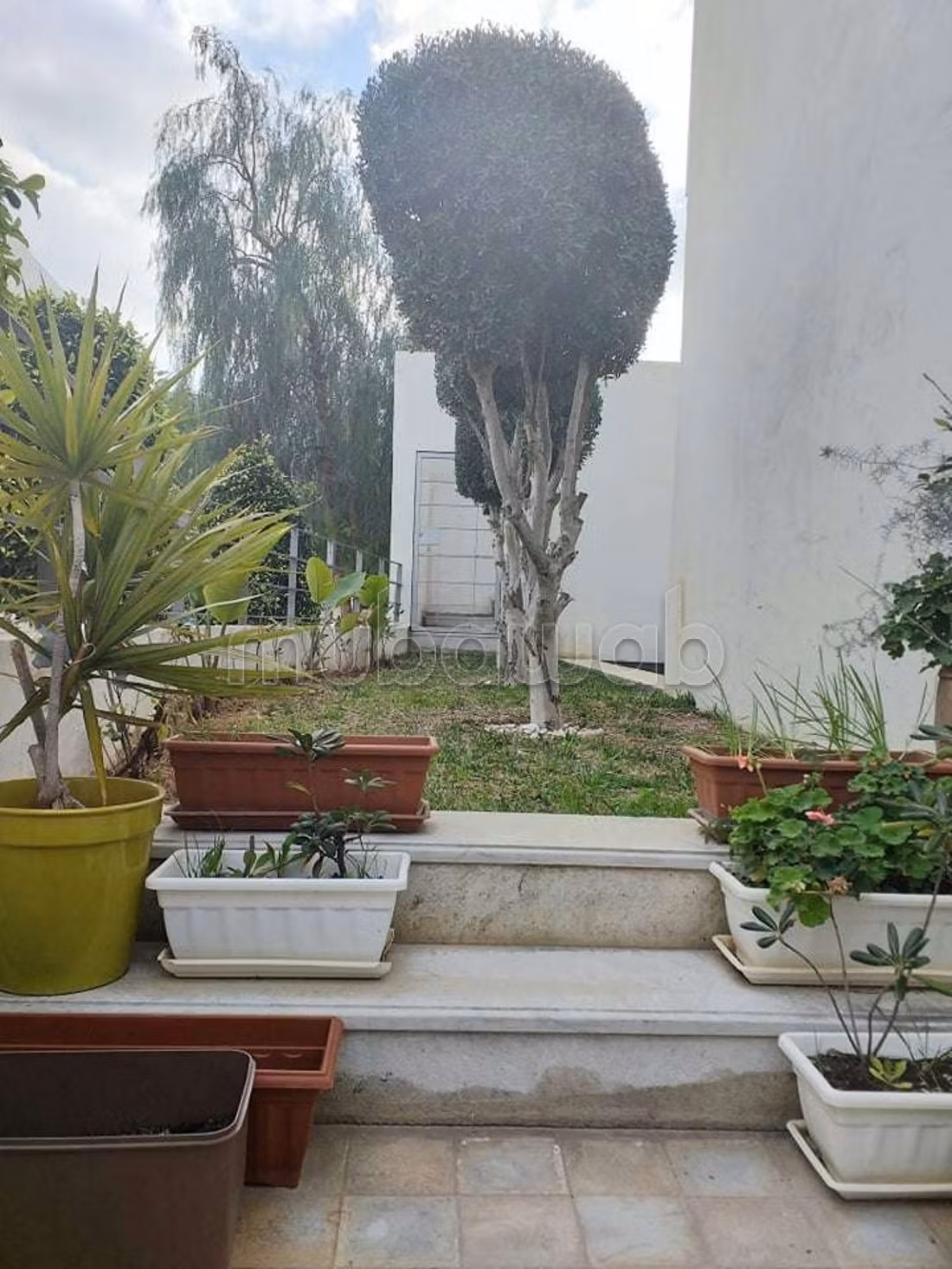 Une villa meublée avec piscine et vue sur mer à Gammarth