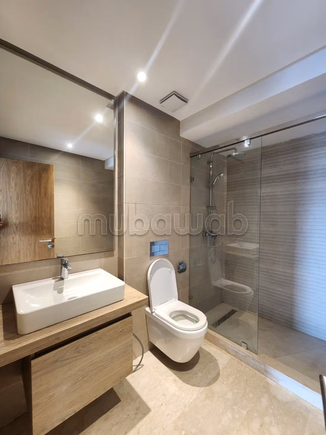 Luxe Gemeubileerde Studio in Beauséjour tegenover Cfc