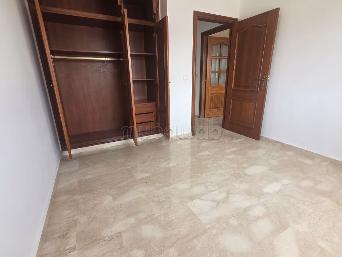 Apartamento con terraza en Agdal