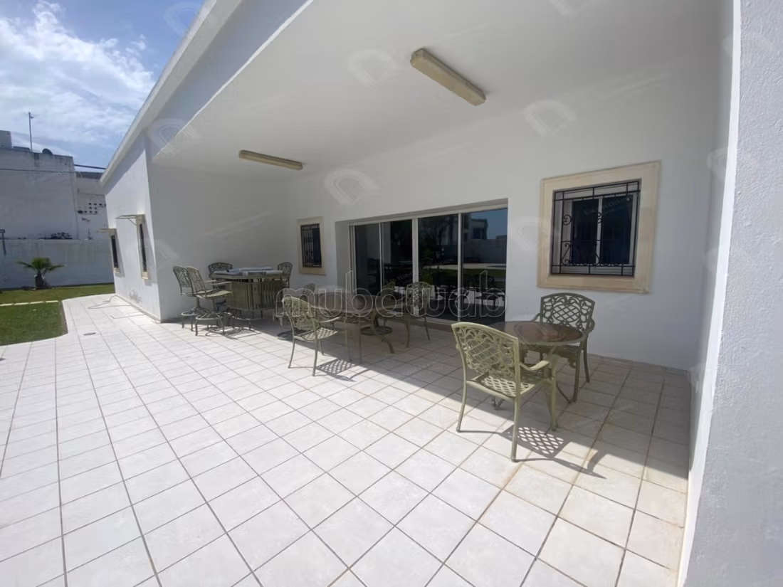 À vendre villa piscine terrain 2048 m²