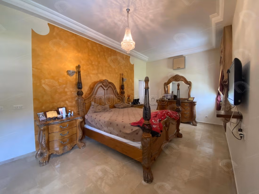 À vendre villa piscine terrain 2048 m²