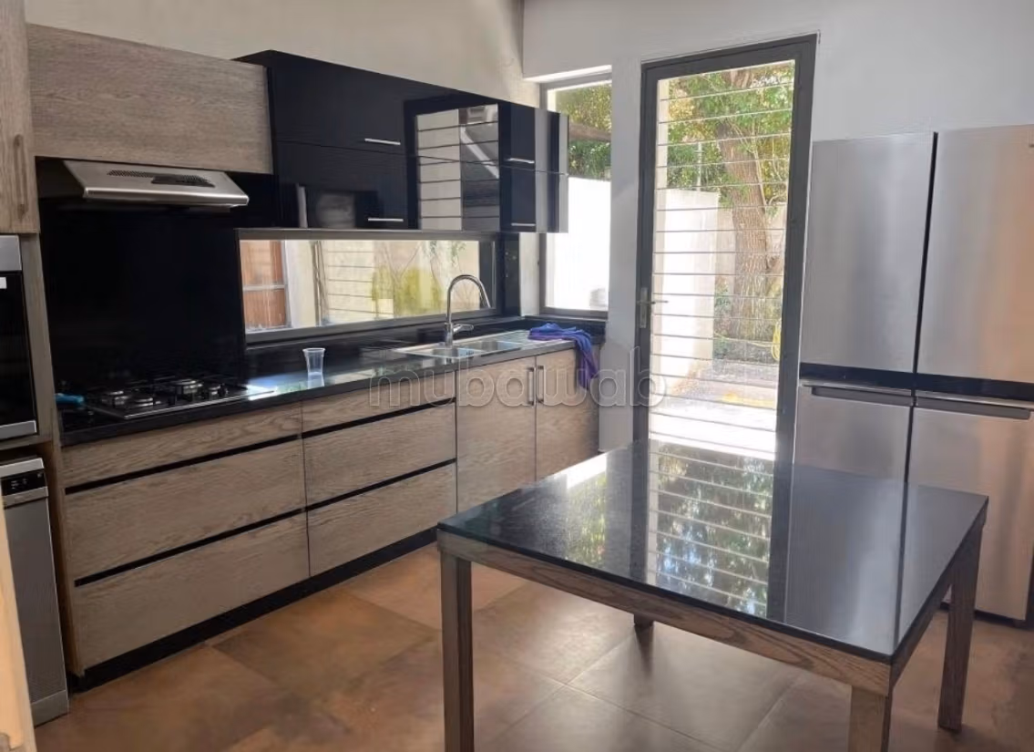 Villa de luxe à louer à Anfa Supérieur. Surface totale 700 m². Parking et jardin