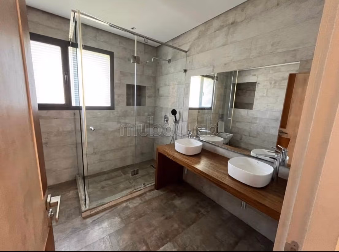Villa de luxe à louer à Anfa Supérieur. Surface totale 700 m². Parking et jardin