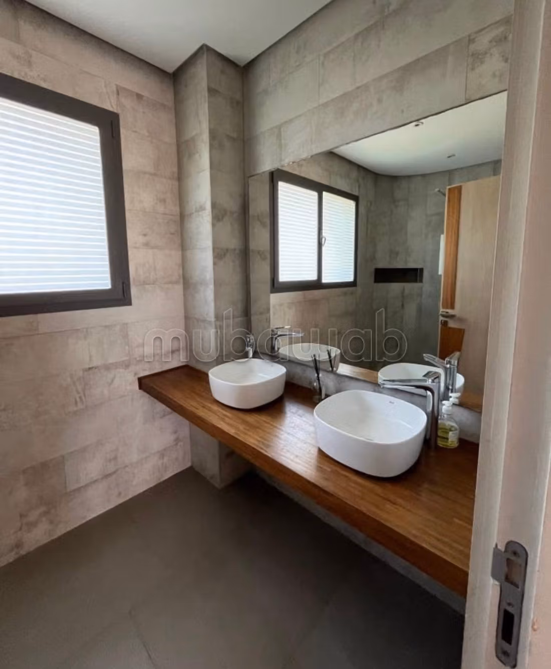 Villa de luxe à louer à Anfa Supérieur. Surface totale 700 m². Parking et jardin
