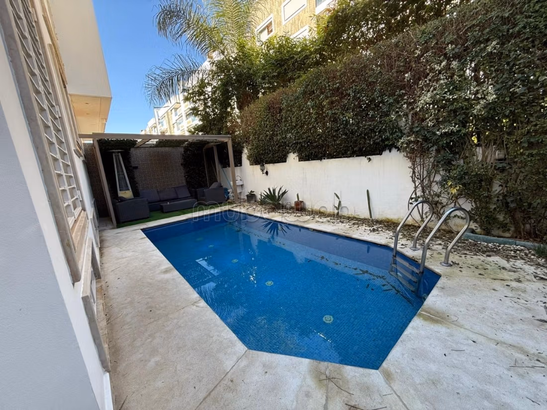 Super villa arredata in affitto a Hay Riad