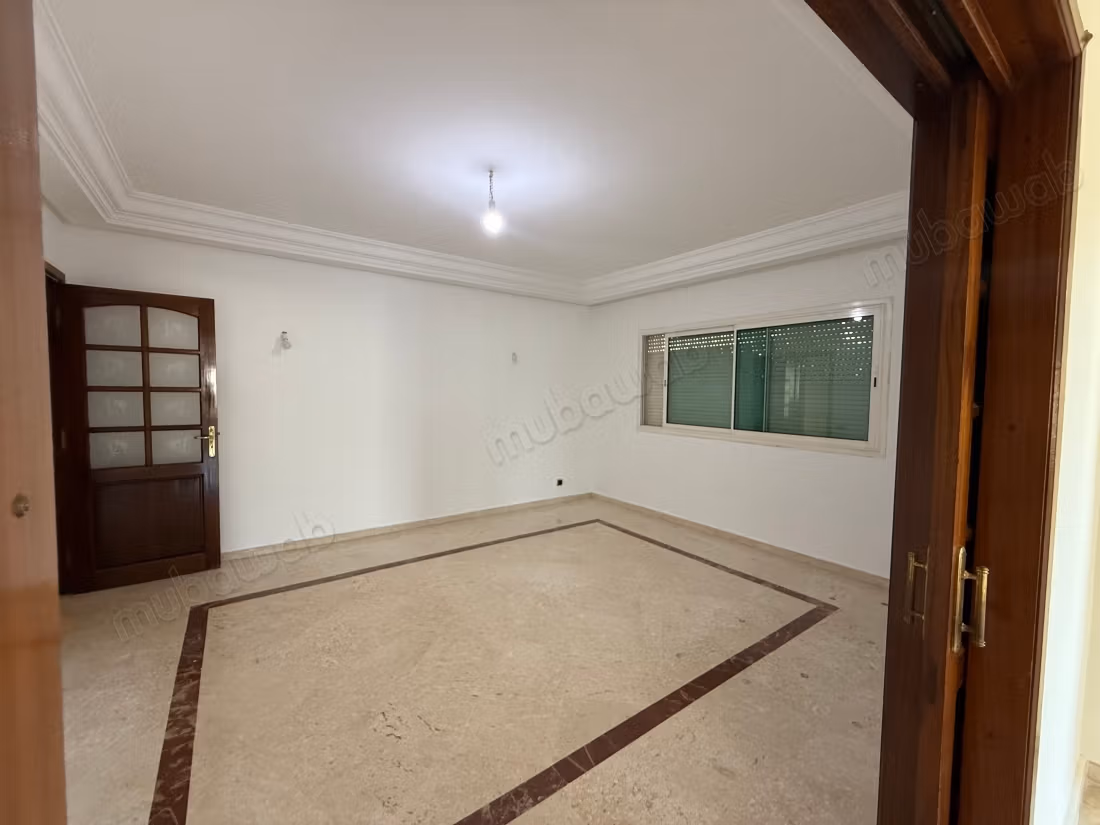 Bellissimo appartamento spazioso in affitto a Hay Riad