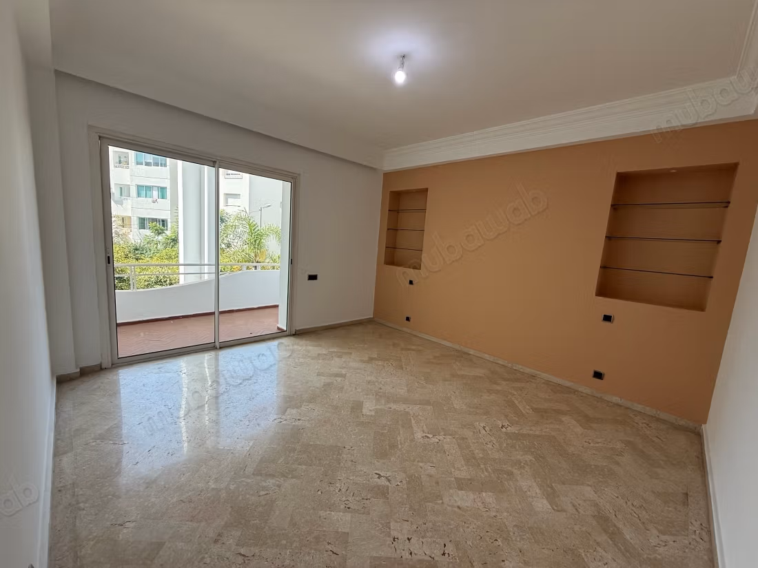 Bellissimo appartamento spazioso in affitto a Hay Riad