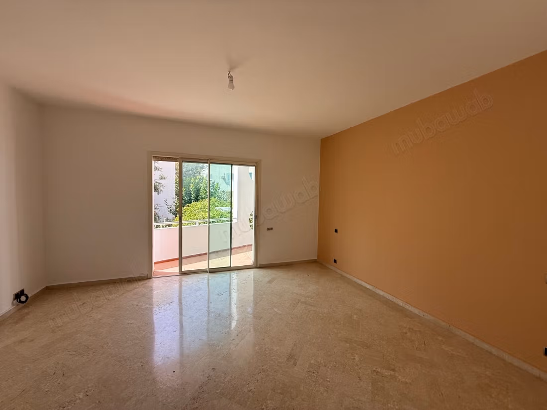Bellissimo appartamento spazioso in affitto a Hay Riad