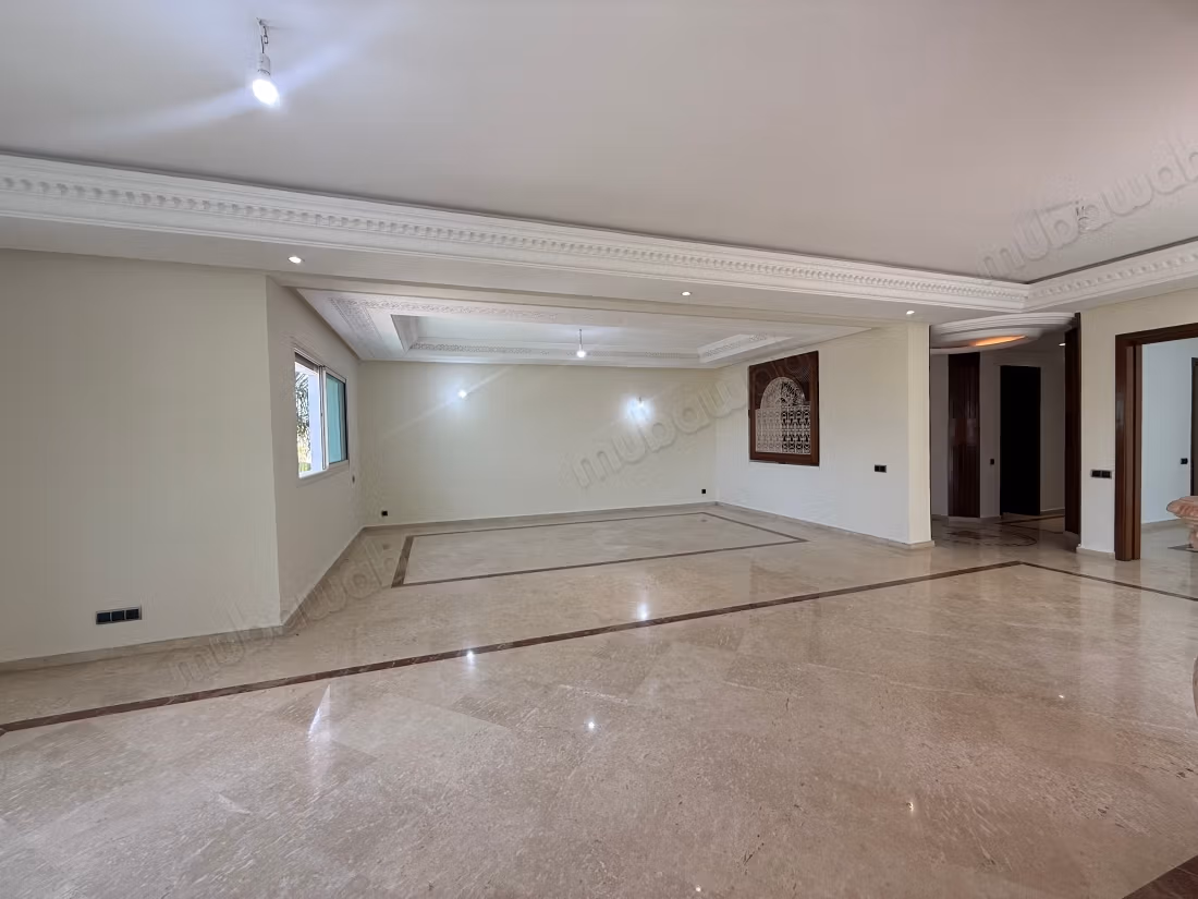 Bellissimo appartamento spazioso in affitto a Hay Riad