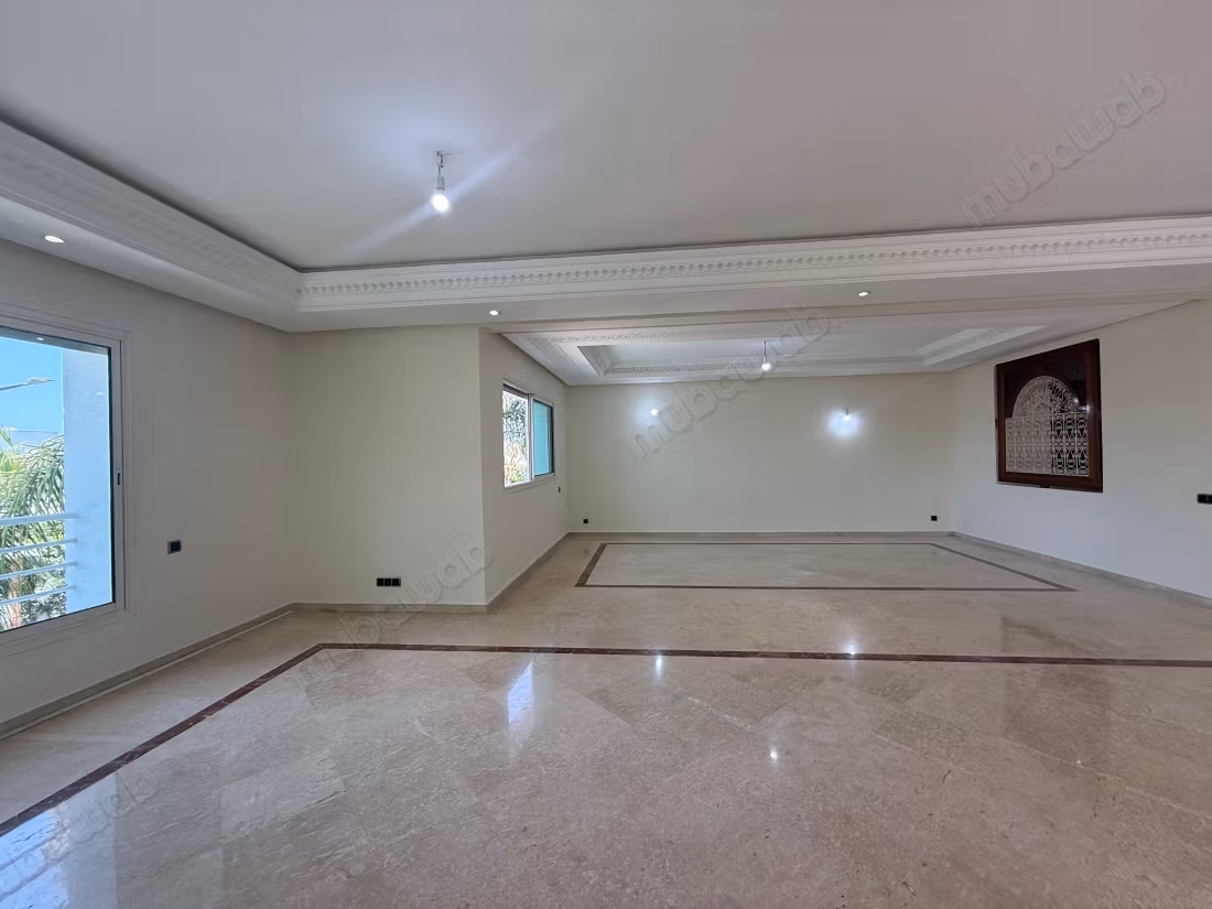 Bellissimo appartamento spazioso in affitto a Hay Riad