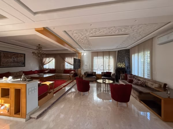 Super villa arredata in affitto a Hay Riad