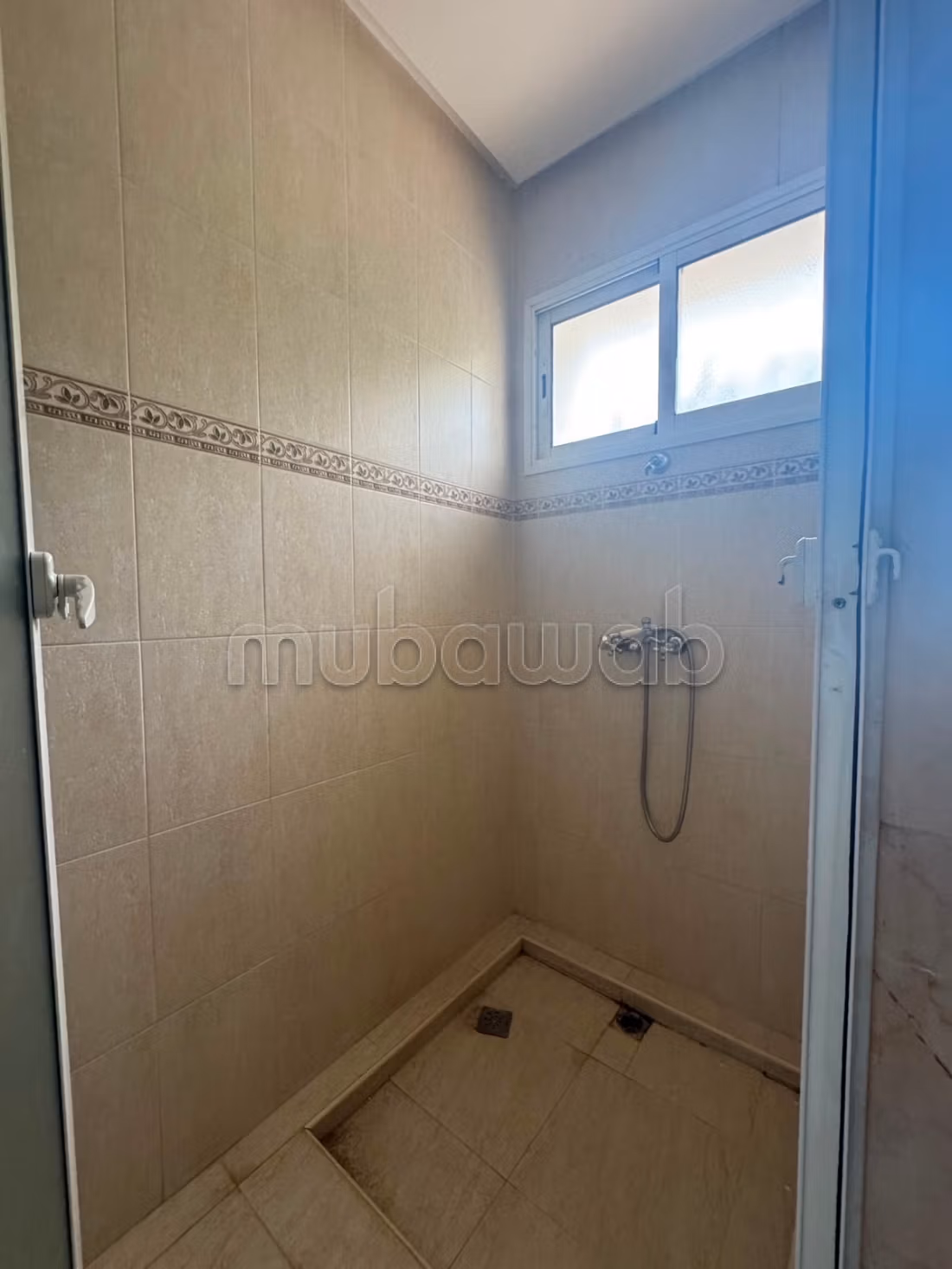 Magnifica villa in affitto a Souissi. 5 camere. Porta blindata e residenza sicura