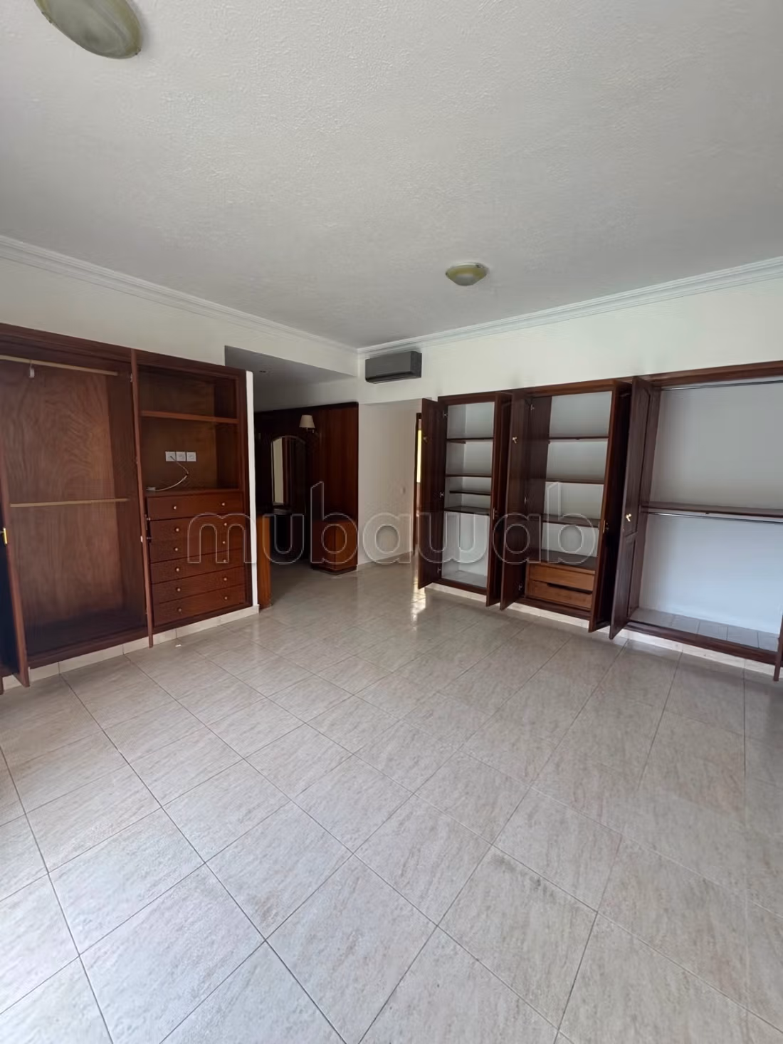 Magnifica villa in affitto a Souissi. 5 camere. Porta blindata e residenza sicura