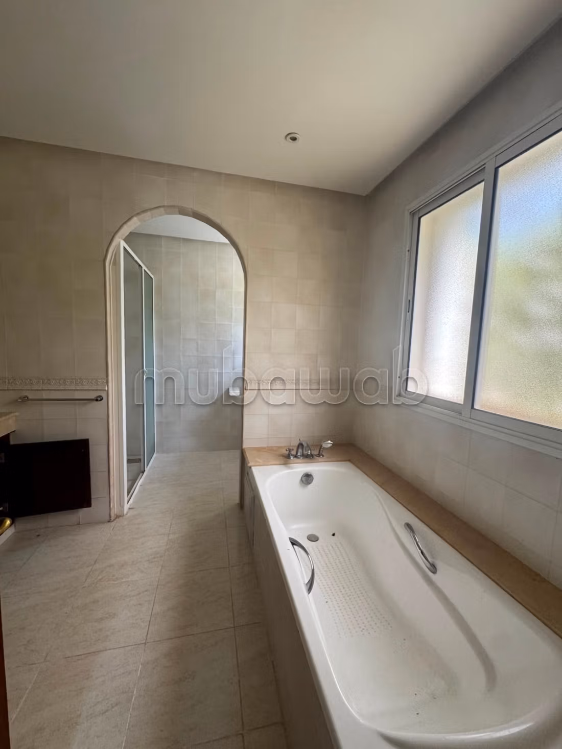 Magnifica villa in affitto a Souissi. 5 camere. Porta blindata e residenza sicura