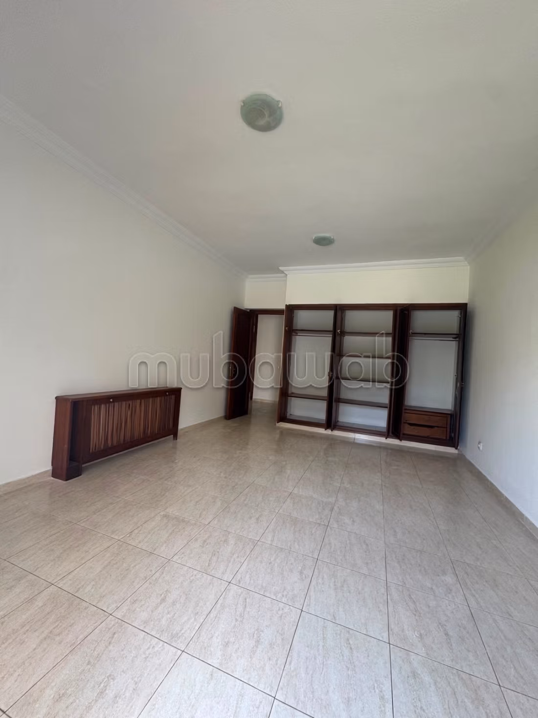 Magnifica villa in affitto a Souissi. 5 camere. Porta blindata e residenza sicura