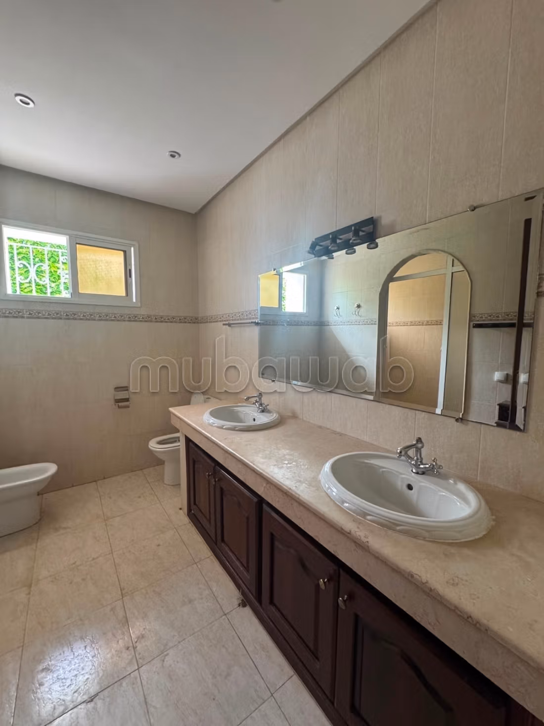 Magnifica villa in affitto a Souissi. 5 camere. Porta blindata e residenza sicura