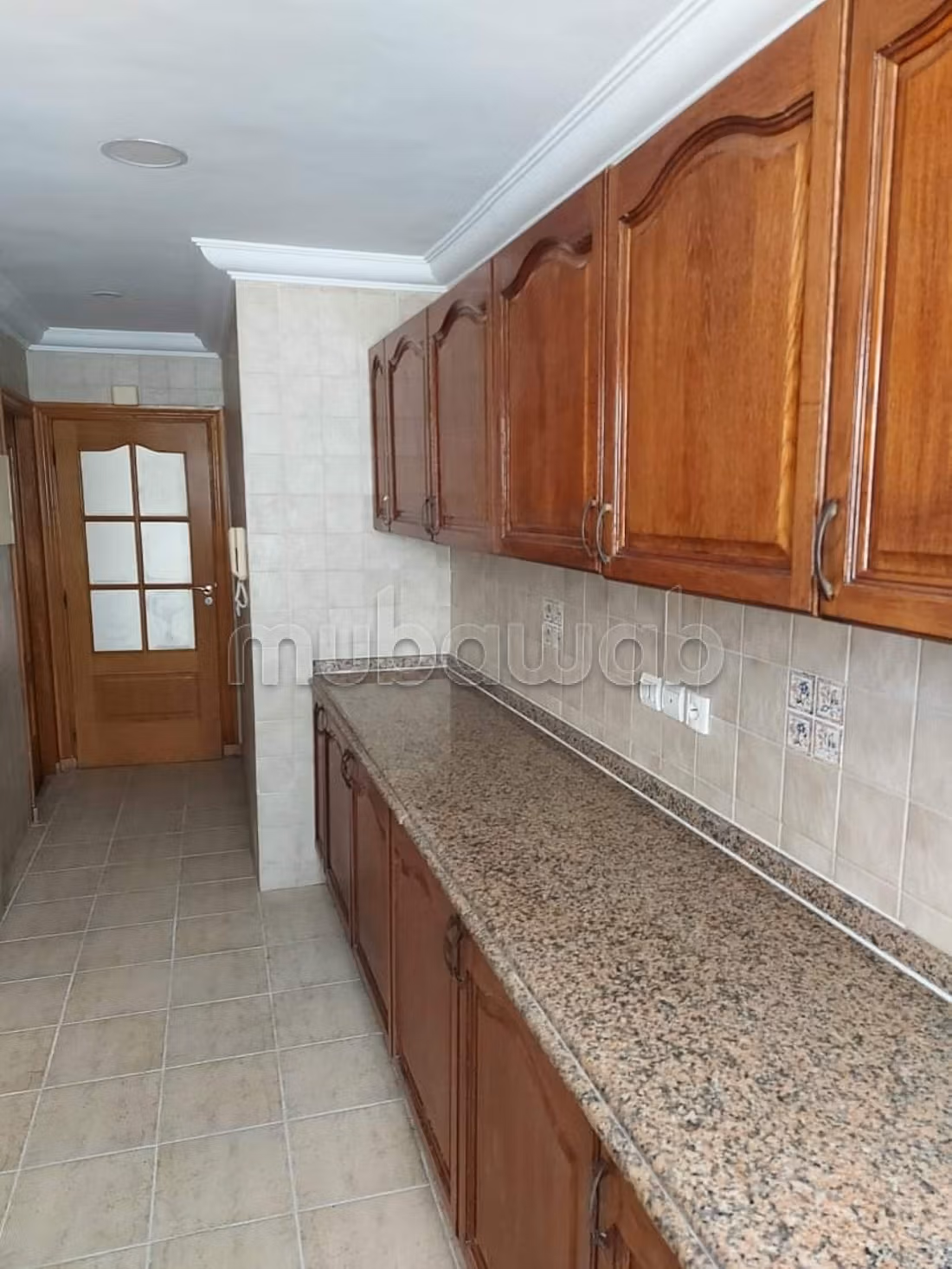 Sunny apartment for rent empty in Racine