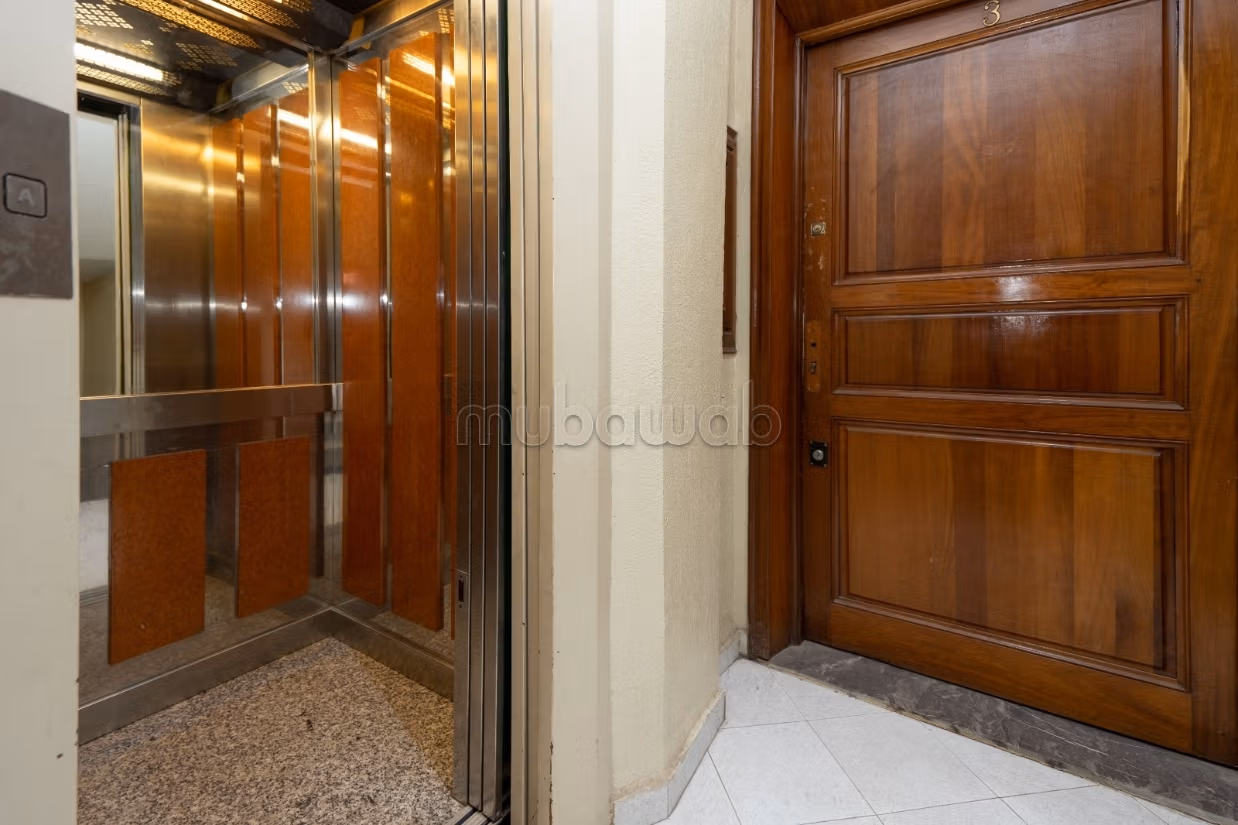 In affitto – Bell'appartamento arredato a Beauséjour, vicino a Casa Finance City