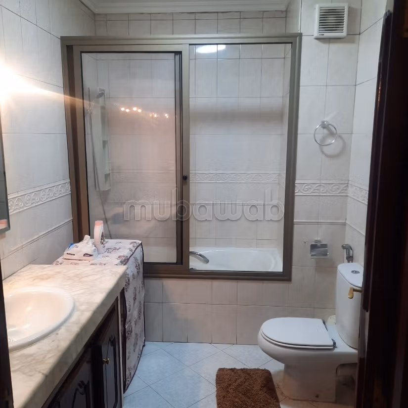 In affitto – Bell'appartamento arredato a Beauséjour, vicino a Casa Finance City