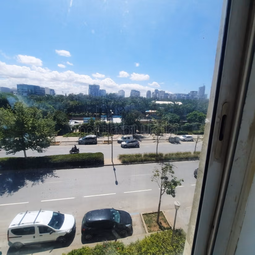 In affitto – Bell'appartamento arredato a Beauséjour, vicino a Casa Finance City