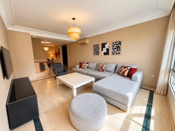Bel appartement en location à Racine. 
4 pièces confortables. 
Bien meublé