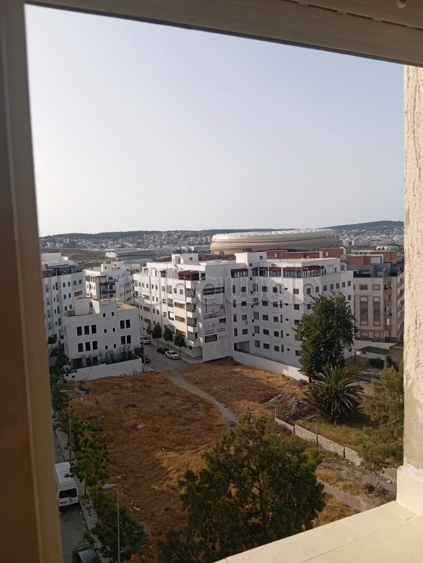 Vend appartement à Hay Hassani.
4 grandes pièces.
Résidence avec concierge