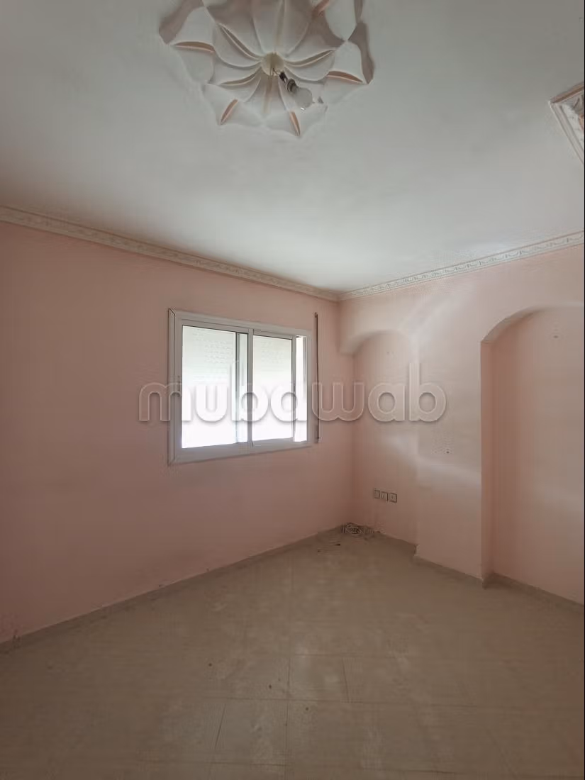 Vend appartement à Hay Hassani.
4 grandes pièces.
Résidence avec concierge — 5