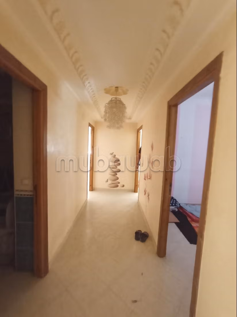 Vend appartement à Hay Hassani.
4 grandes pièces.
Résidence avec concierge — 6