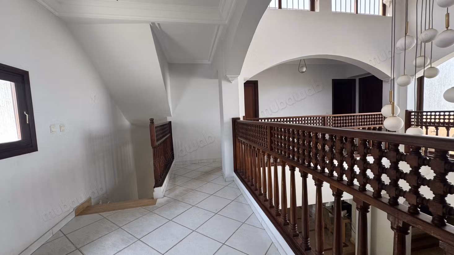 Location de bureaux à Sidi Maarouf.
Surface de 500 m².
Jardin et terrasse