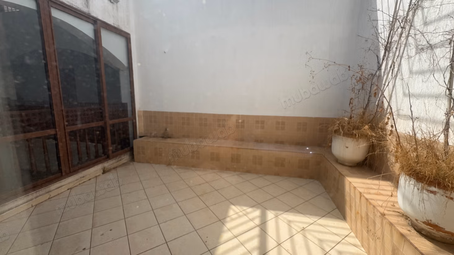 Location de bureaux à Sidi Maarouf.
Surface de 500 m².
Jardin et terrasse