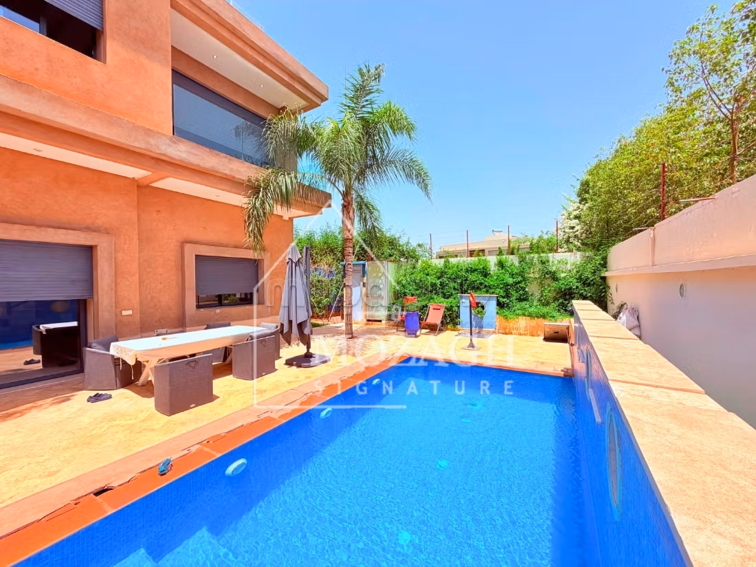 Bella villa con 4 camere da letto e piscina privata a Targa