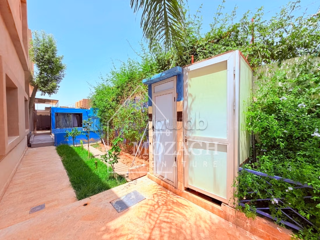 Bella villa con 4 camere da letto e piscina privata a Targa
