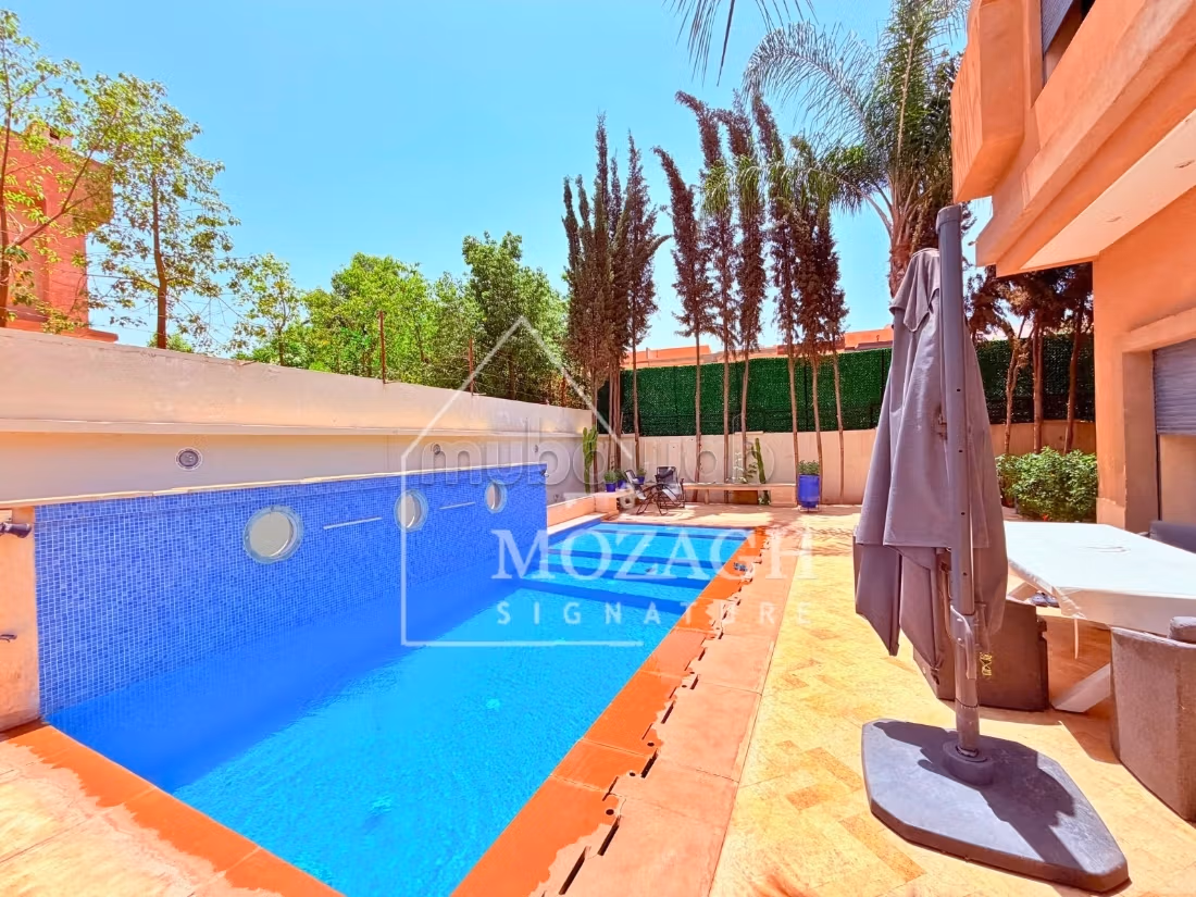 Bella villa con 4 camere da letto e piscina privata a Targa