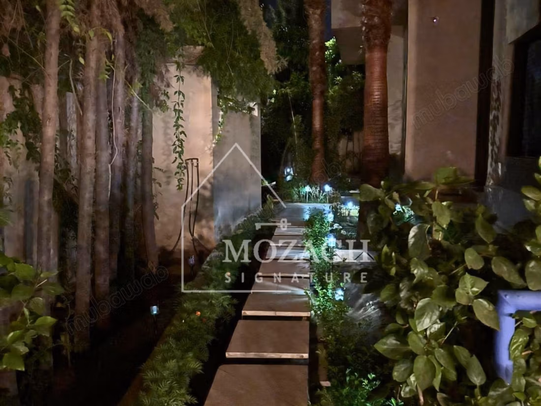 Bella villa con 4 camere da letto e piscina privata a Targa