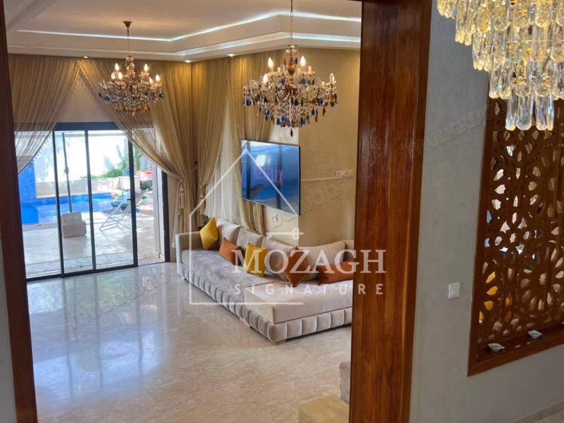 Bella villa con 4 camere da letto e piscina privata a Targa