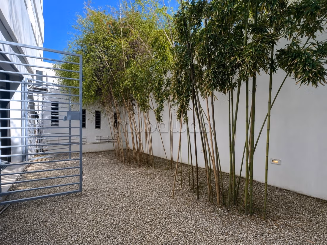 In affitto spazio commerciale 460 m² a La Soukra