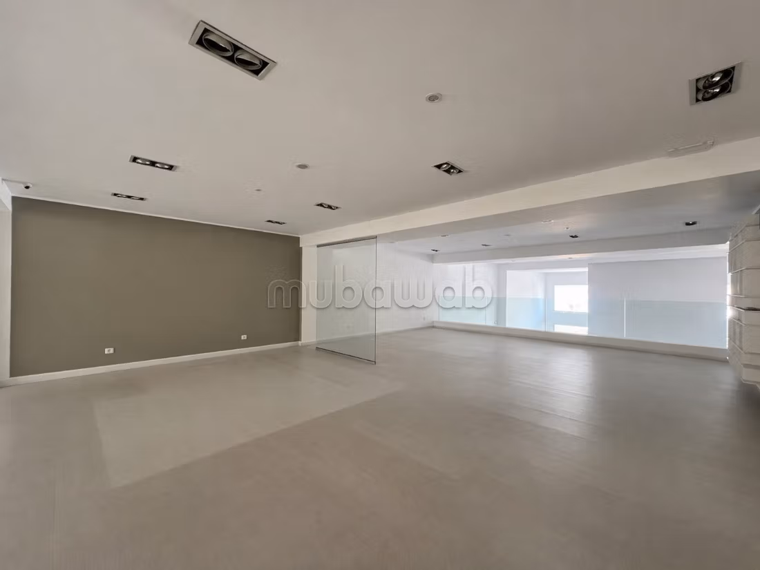 In affitto spazio commerciale 460 m² a La Soukra