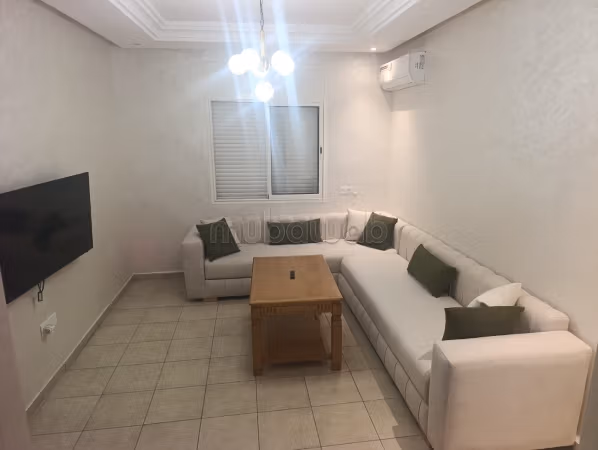 Location d'un appartement à Ain Mezouar. 3 chambres agréables. Bien meublé