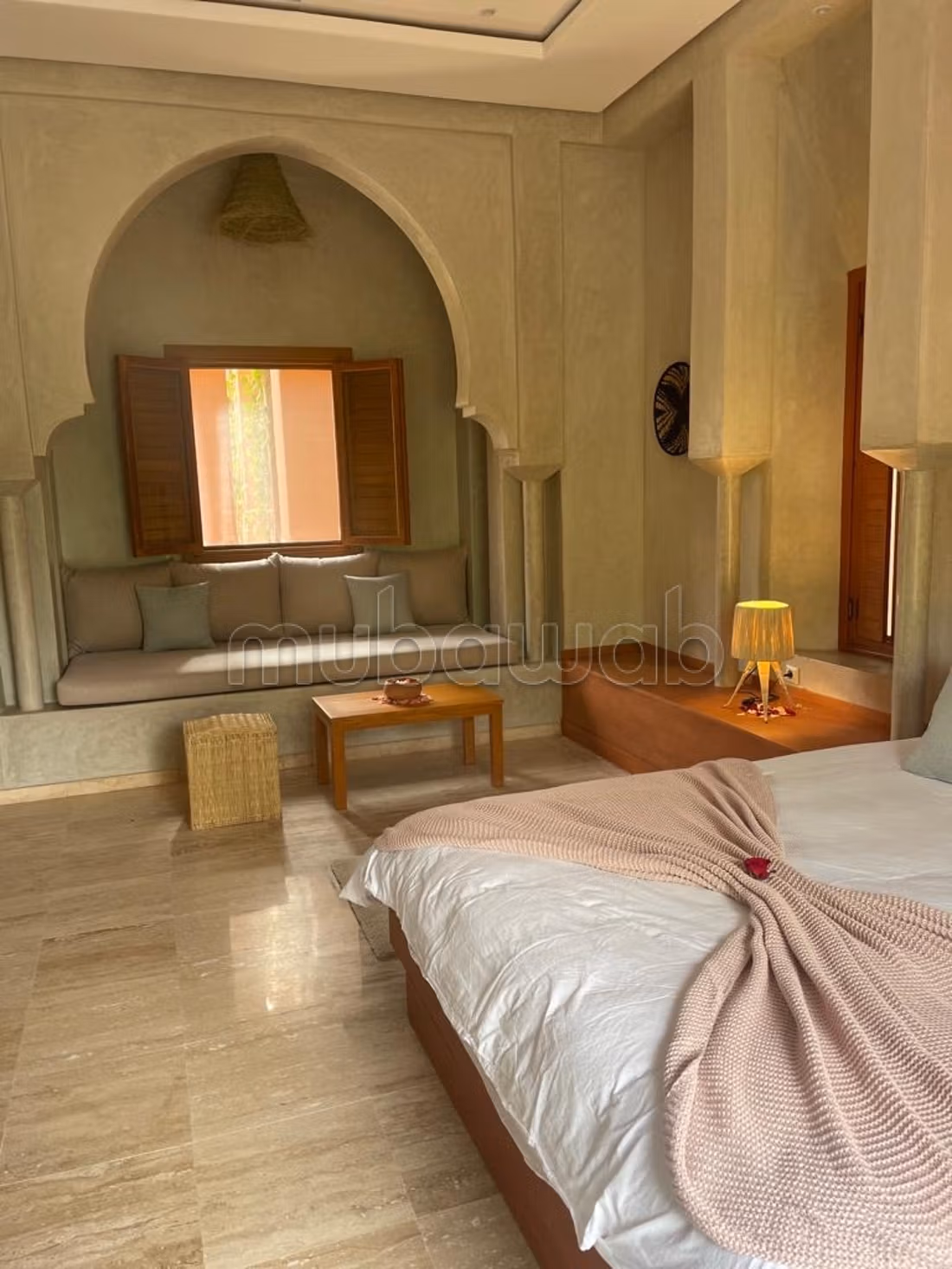 Villa de standing à louer pour vos vacances à Route Amizmiz.
Surface totale 6000 m².
Tout confort avec cheminée et climatisation