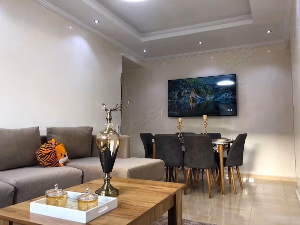 Louez cet appartement à mabrouka. Surface de 80 m². Meublé