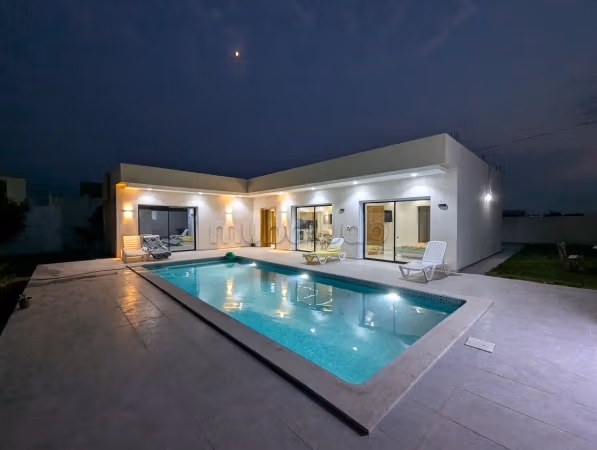 Magnifique villa à vendre à Midoun. Superficie 153 m². Meublé