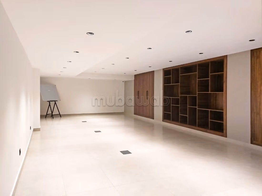 Fully equipped office for rent 350 M2 close to tramway