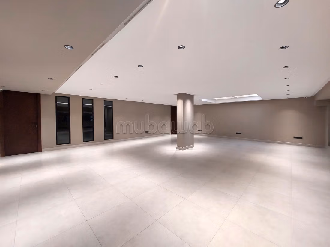 Fully equipped office for rent 350 M2 close to tramway