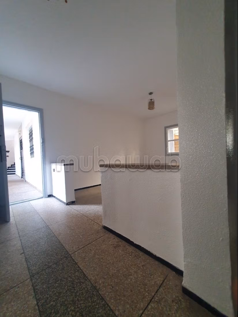 À vendre : Appartement à Sidi Maarouf. 1 bonne chambre. Grande terrasse — 2