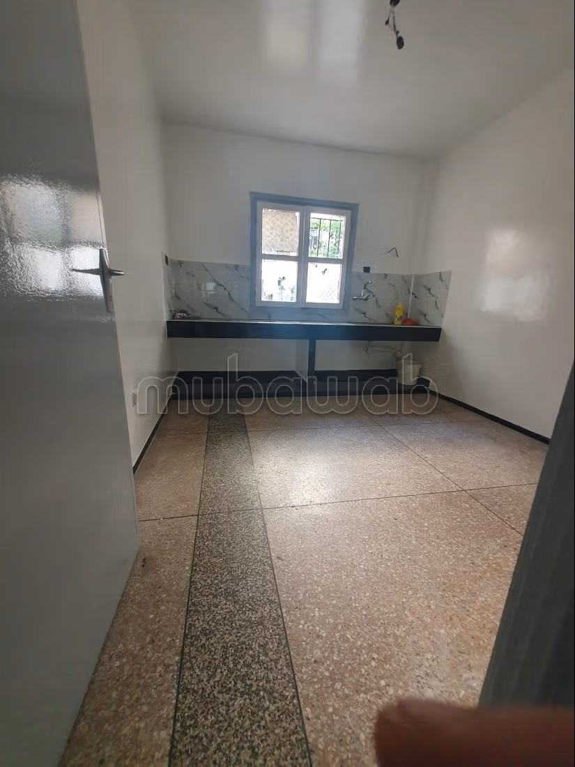 À vendre : Appartement à Sidi Maarouf. 1 bonne chambre. Grande terrasse — 5