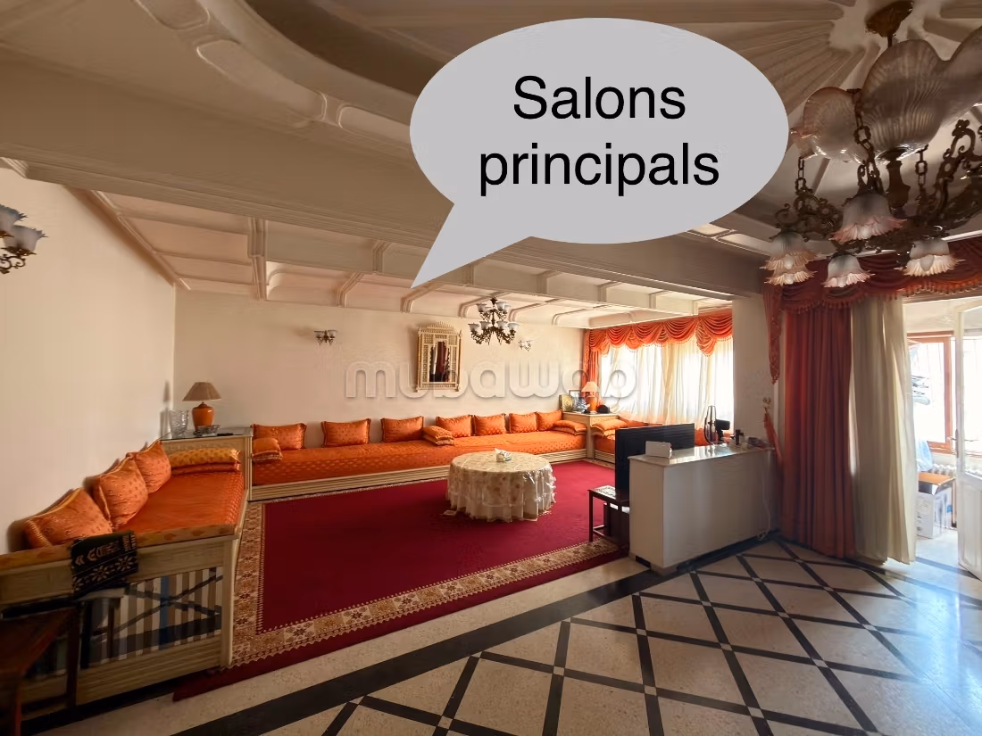 Appartement de très grande superficie de 220 mètres à vendre à Borkon avec 4 chambres. Ascenseur disponible