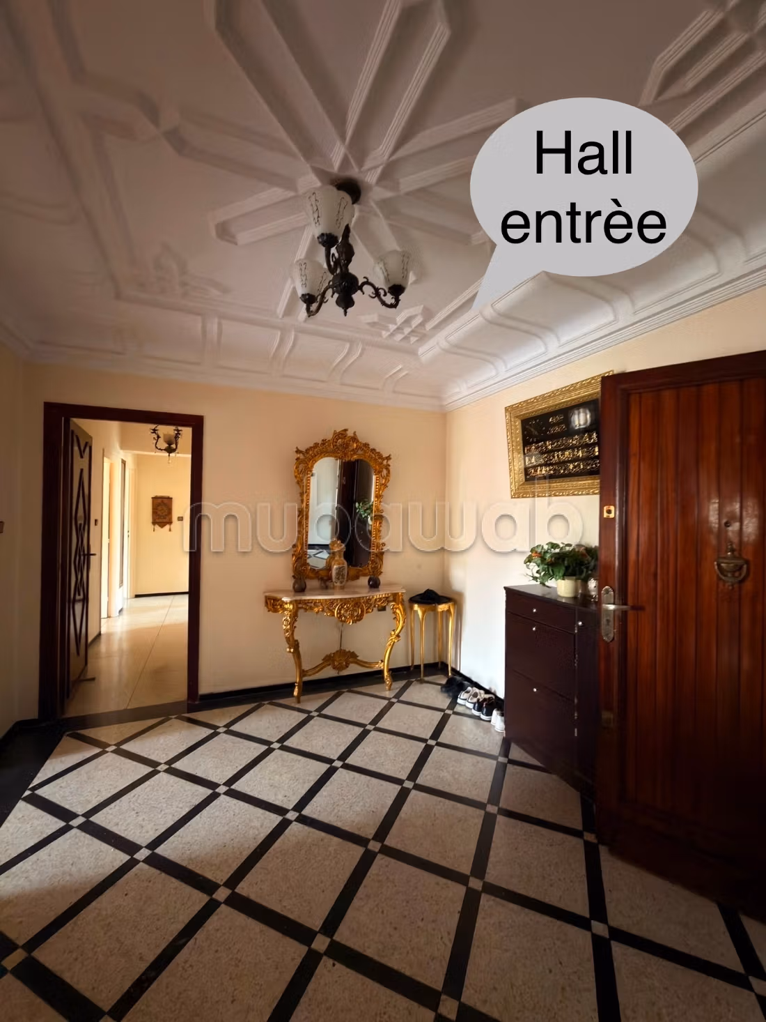 Appartement de très grande superficie de 220 mètres à vendre à Borkon avec 4 chambres. Ascenseur disponible — 2