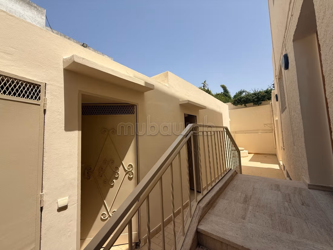 Bella villa ristrutturata in affitto a Hay Riad